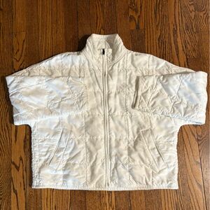 Aritzia Little Moon White Quilted Outerwear - Size Small